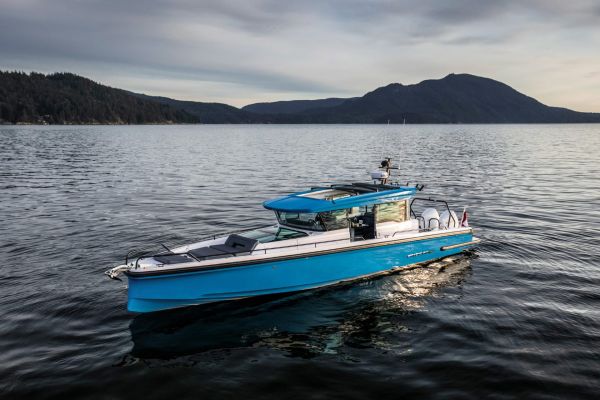 Axopar 37 Cross Cabin